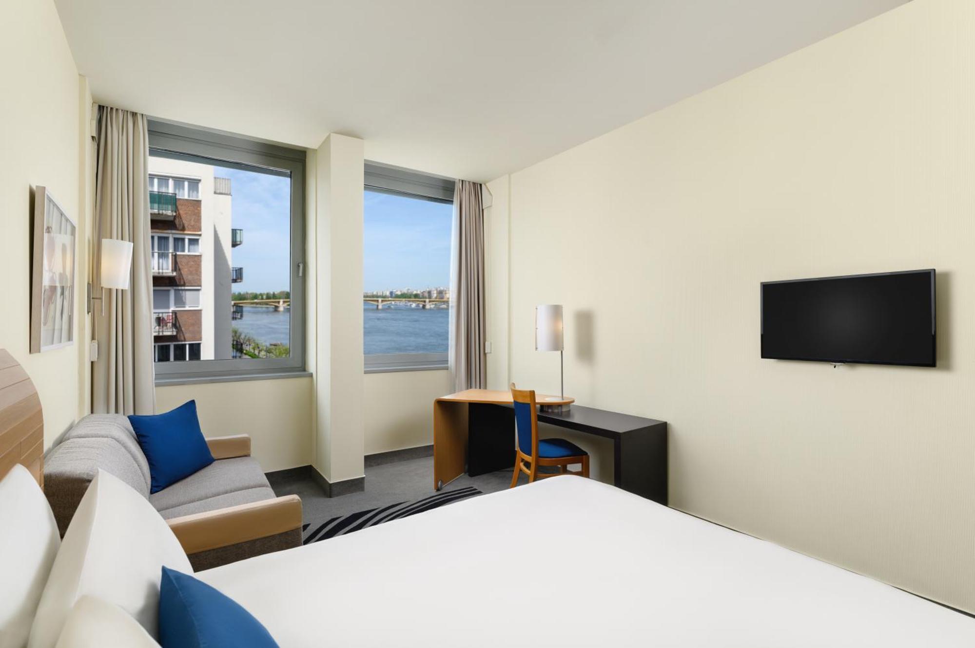 Novotel Danube 4*